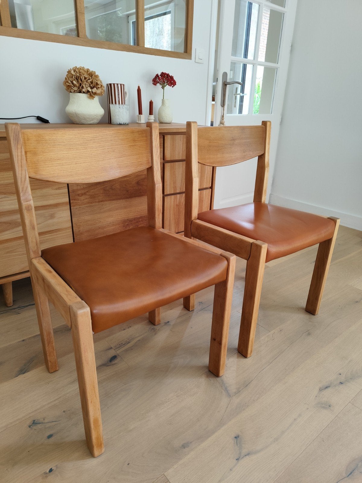 2 chaises vintage bois simili cuir, Maison & Meubles, Enlèvement, Bois, Une