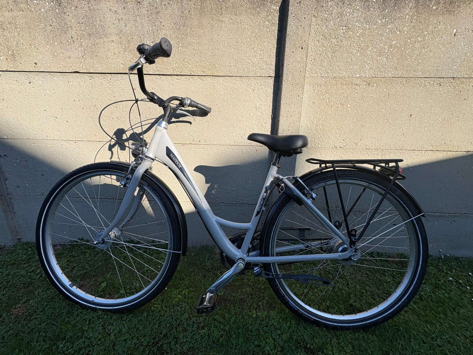 Minerva Madox  - Damesfiets 100€, Ophalen, Zo goed als nieuw