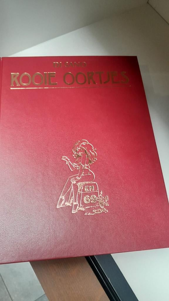 Rode oortjes collectie in harde kaft boeken, Ophalen