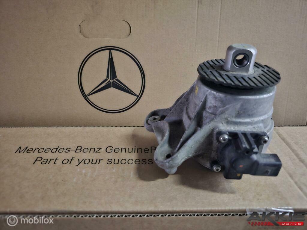 Mercedes C63 amg Motorlager rechts A2052408700, Auto-onderdelen, Motor en Toebehoren, Gebruikt, Ophalen of Verzenden
