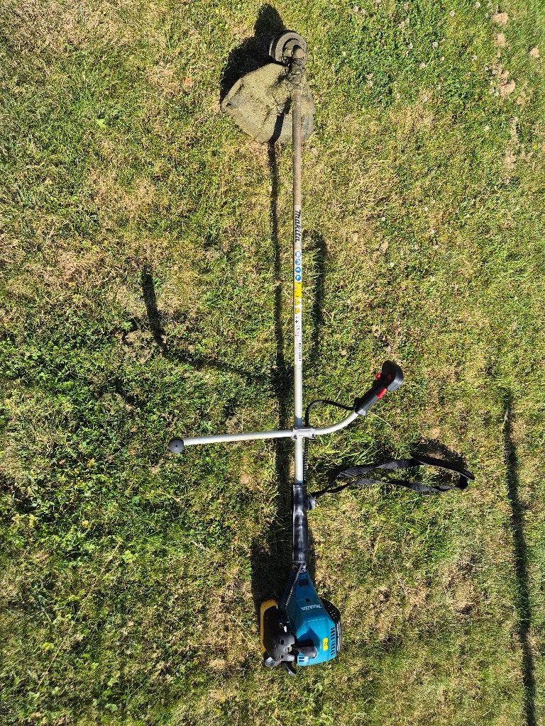 Débroussailleuse Makita démarreur à remplacer ou pour pièces, Jardin & Terrasse, Débroussailleuses, Utilisé, Essence, 30 à 50 cm