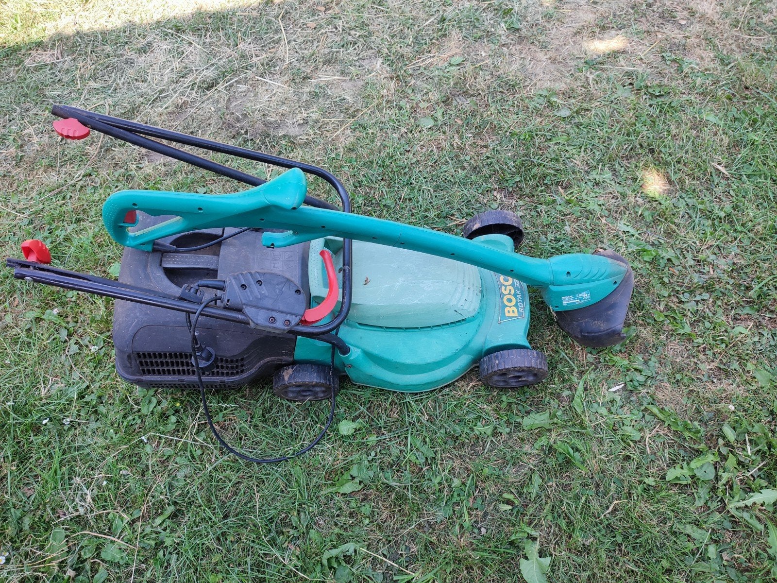 vend tondeuse et coupe bordures, Jardin & Terrasse, Tondeuse rotative, Enlèvement, Utilisé, Bac de ramassage