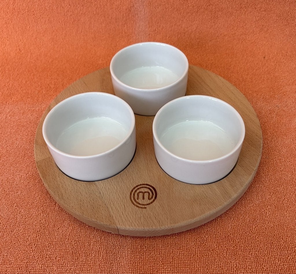 3 Snack schaaltjes op houten plank, Huis en Inrichting, Ophalen of Verzenden, Nieuw, Aardewerk, Schaal of Schalen