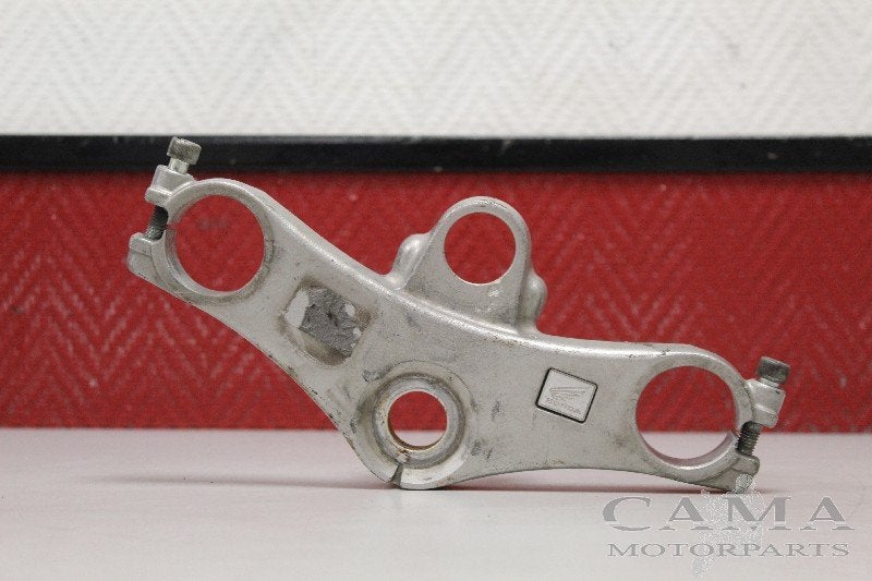 TOP YOKE TROIS POINTS VFR 800 Fi 1998-2001 (VFR800Fi RC46), Dhr. S. di Majo, Utilisé, Info@cama-motorparts.nl, P.J. Troelstraweg 8 8
3144 CX  MAASSLUIS, NL