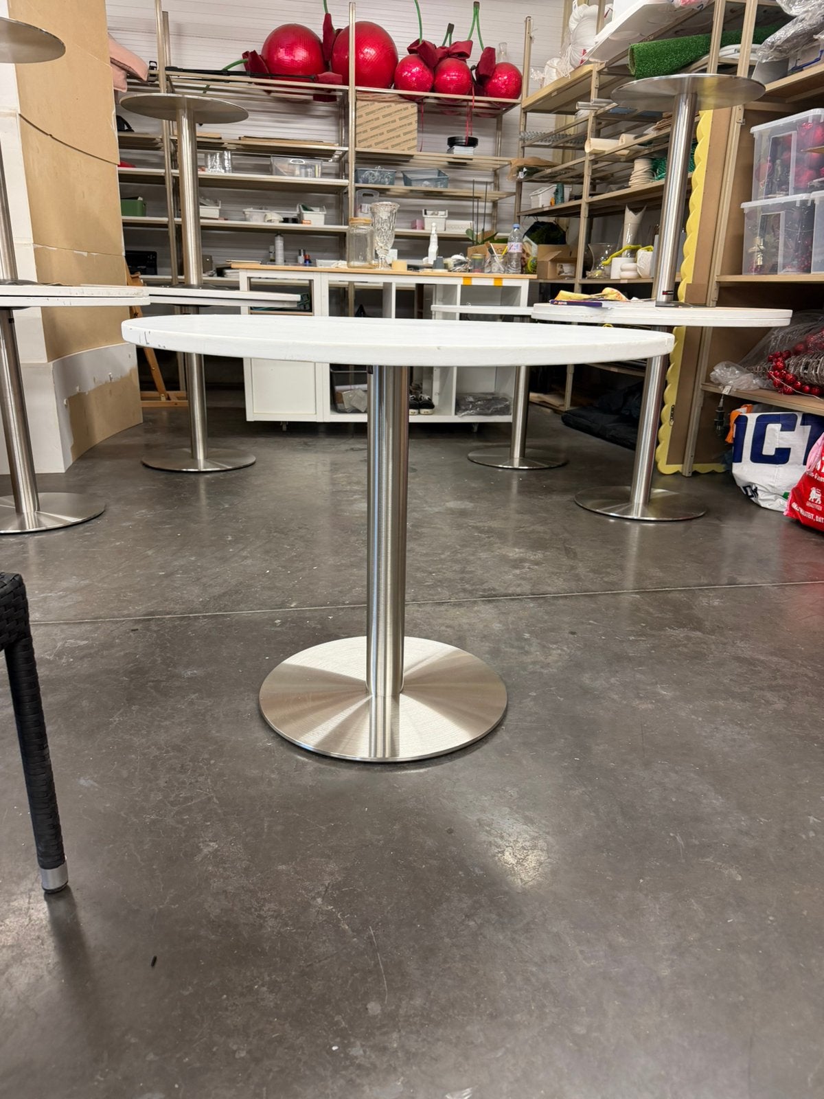 Table rond avec pied inoxidable, Maison & Meubles, Enlèvement, Comme neuf