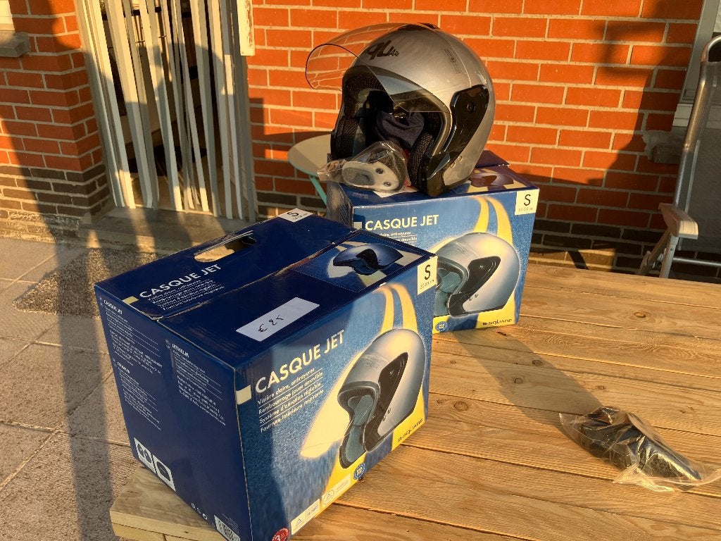 Motorhelm, Motoren, Ophalen