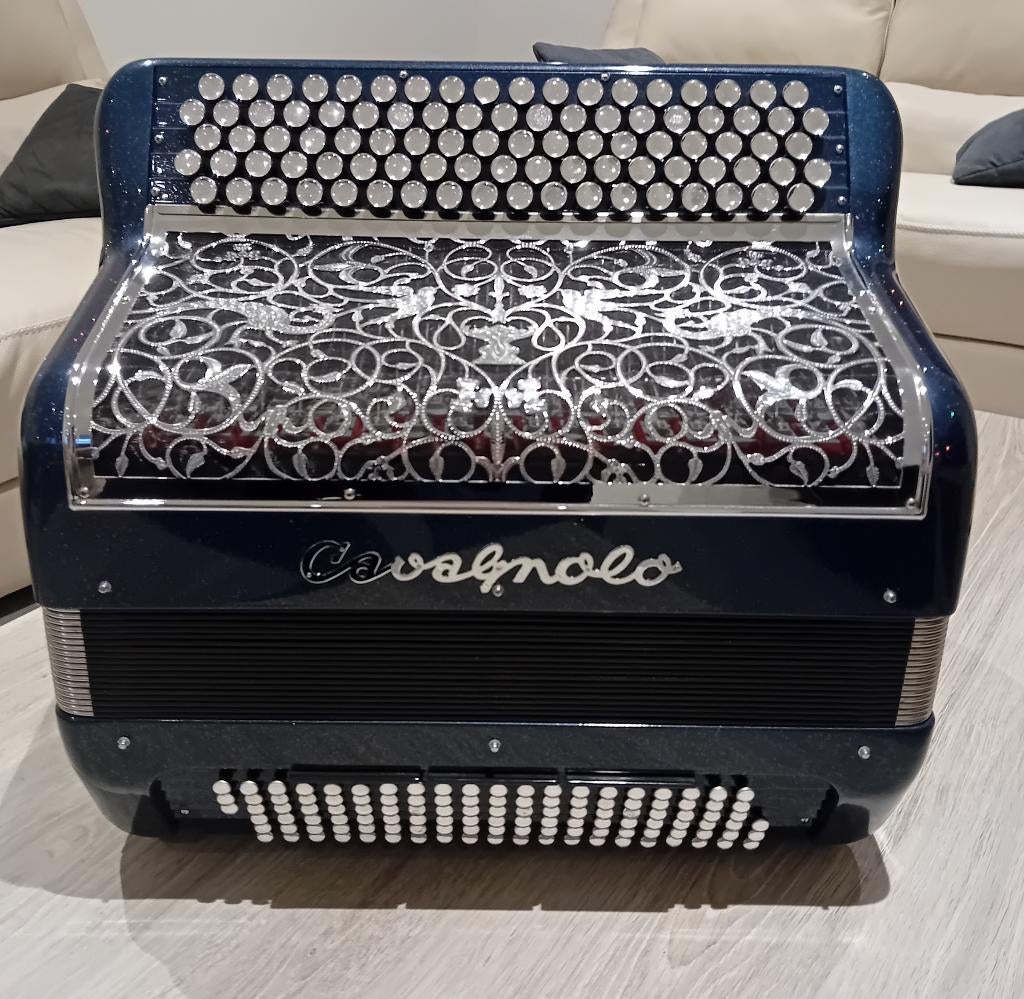 Accordéon Cavagnolo V10 Acoustique, Musique & Instruments, Autres marques, Comme neuf, Enlèvement, Avec bretelles