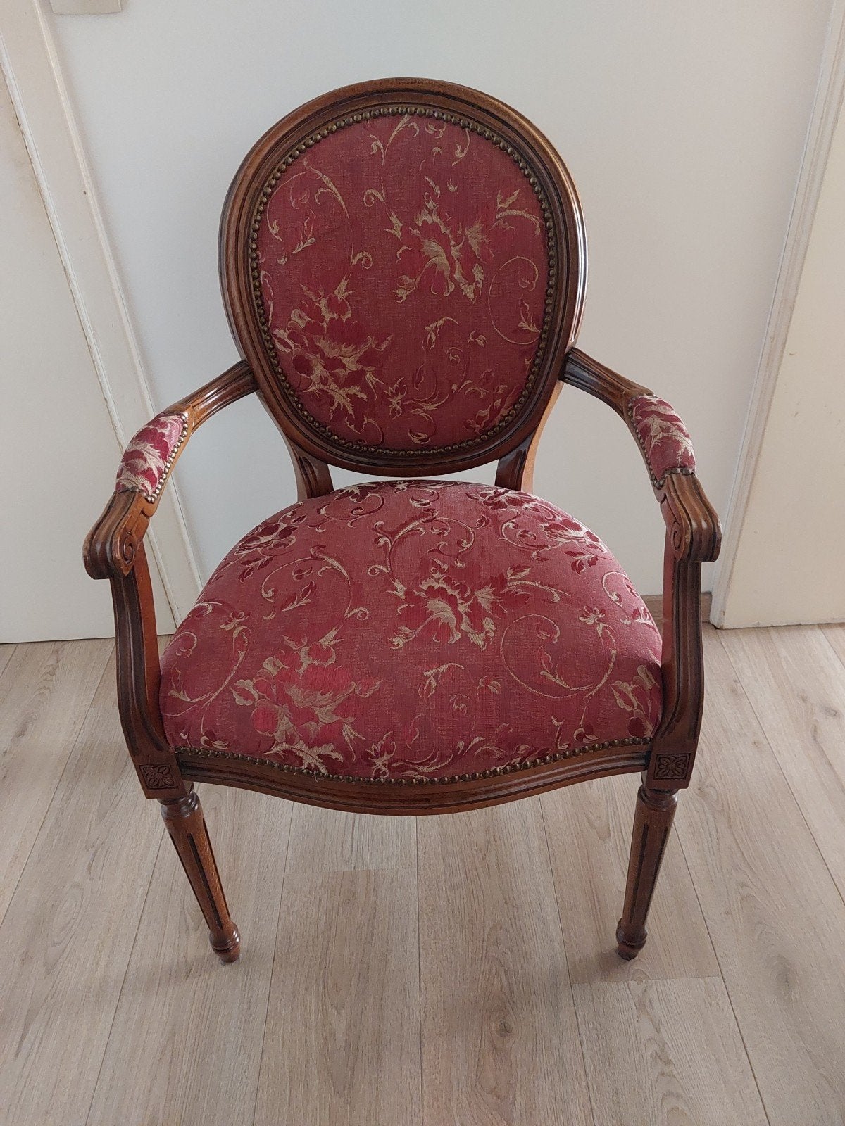 Fauteuil médaillon de style Louis, Antiquités & Art, Enlèvement