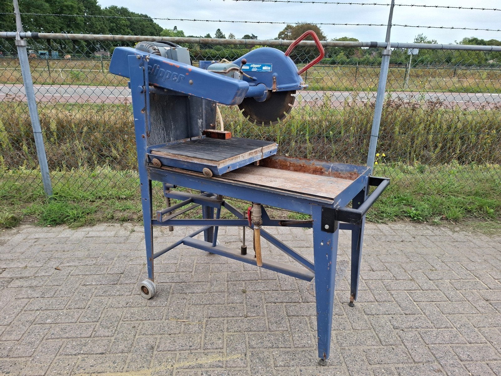 Nette Norton Clipper 350mm steenzaagmachine, Enlèvement