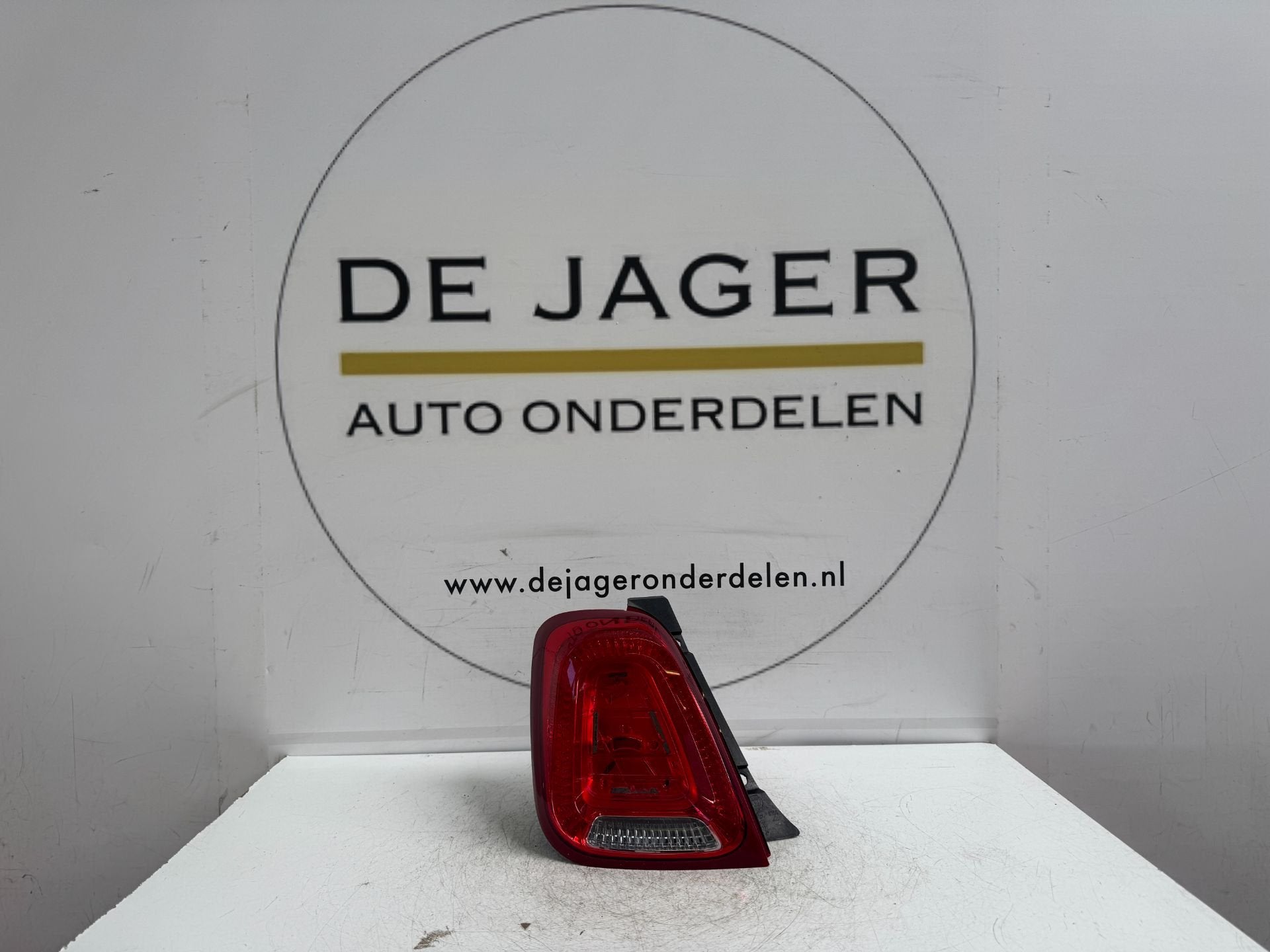 FIAT 500 ACHTERLICHT LINKS 52007424 81590101 2015-, Gebruikt, Stellantis Europe S.p.A., Info@stellantis.com, Corso Giovanni Agnelli 200
10135  Turin, IT