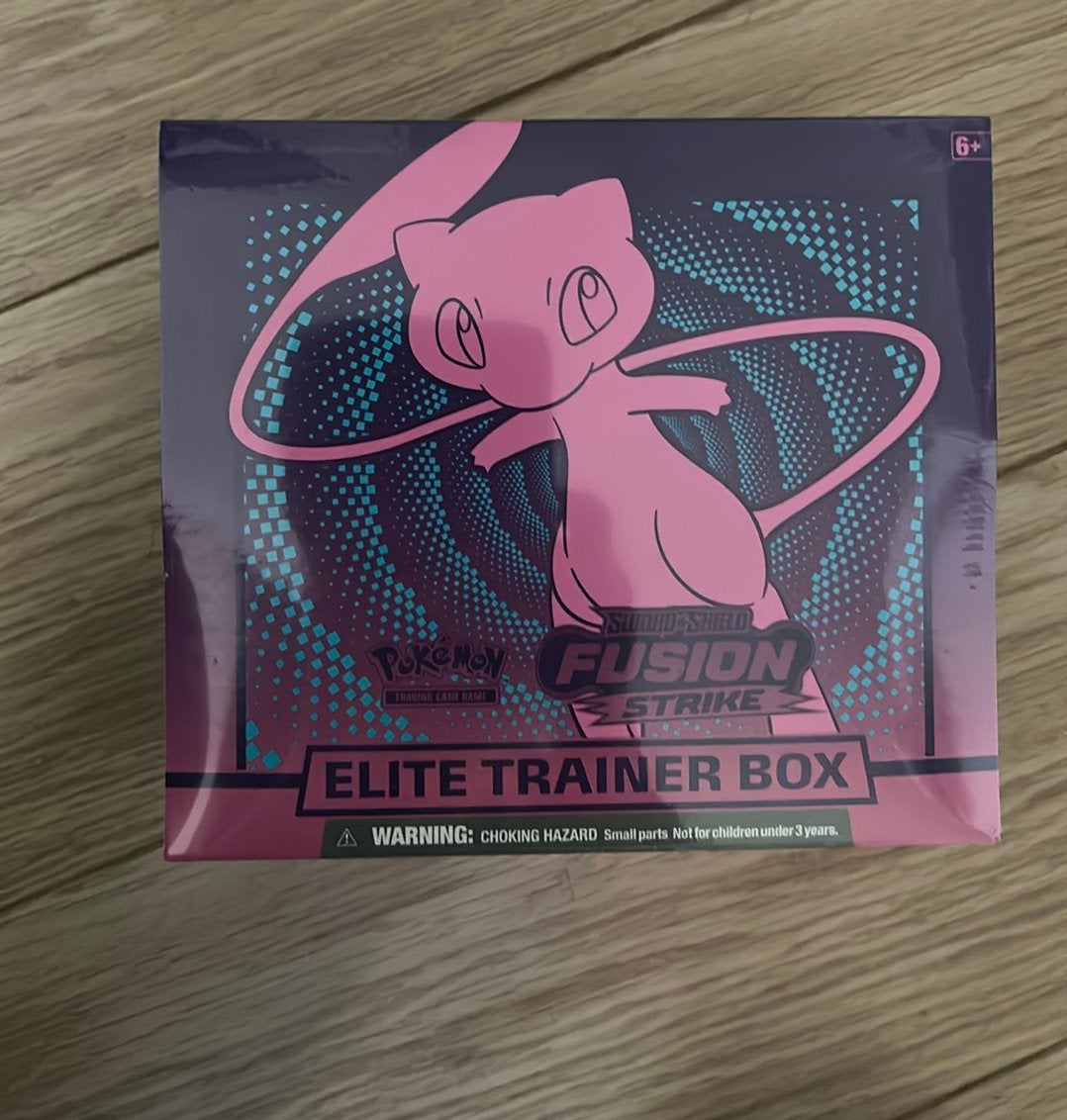 Fusion strike elite trainer box, Ophalen of Verzenden, Zo goed als nieuw
