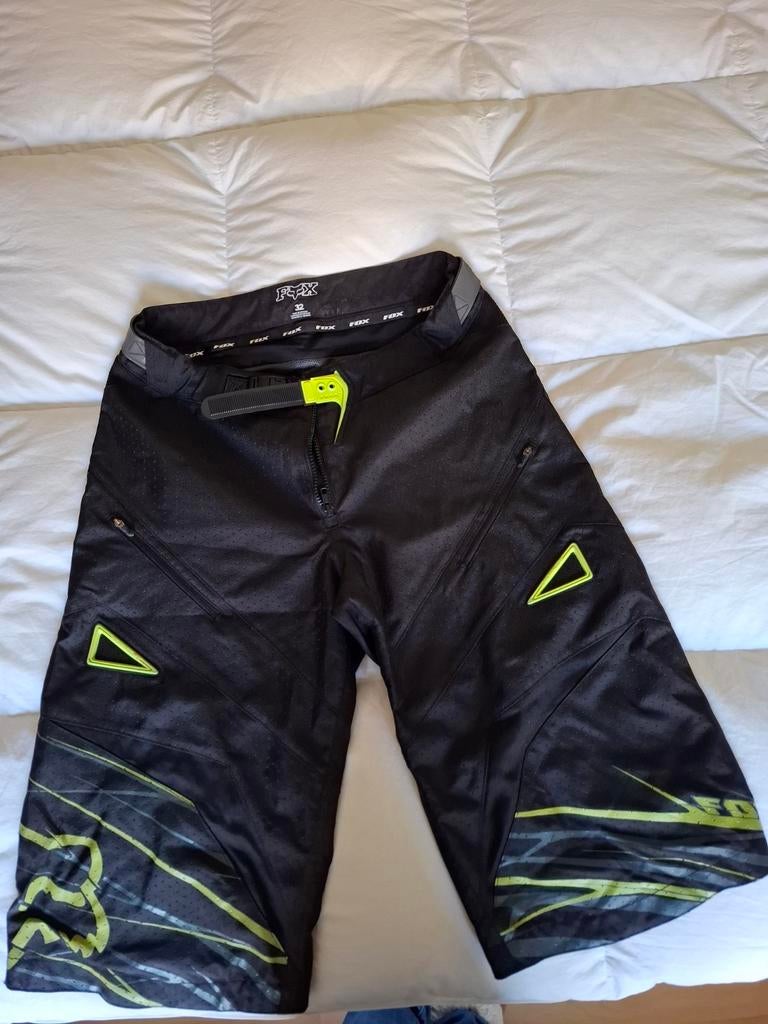 Short de vélo de montagne de la marque Fox Racing, Enlèvement
