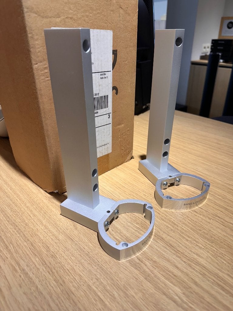 New old stock Bang & Olufsen muurbeugels Beolab 6000-6002, Neuf, Enlèvement ou Envoi, Info@bang-olufsen.dk, Supports muraux inclus