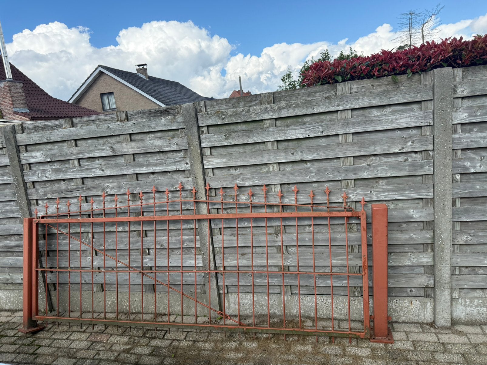 Metalen poort, Ophalen, Zo goed als nieuw