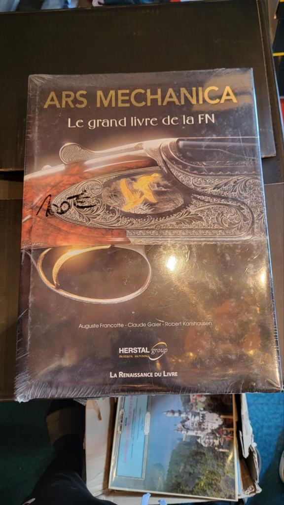 Ars mechanica : Le grand livre de la FN., Livres, Enlèvement