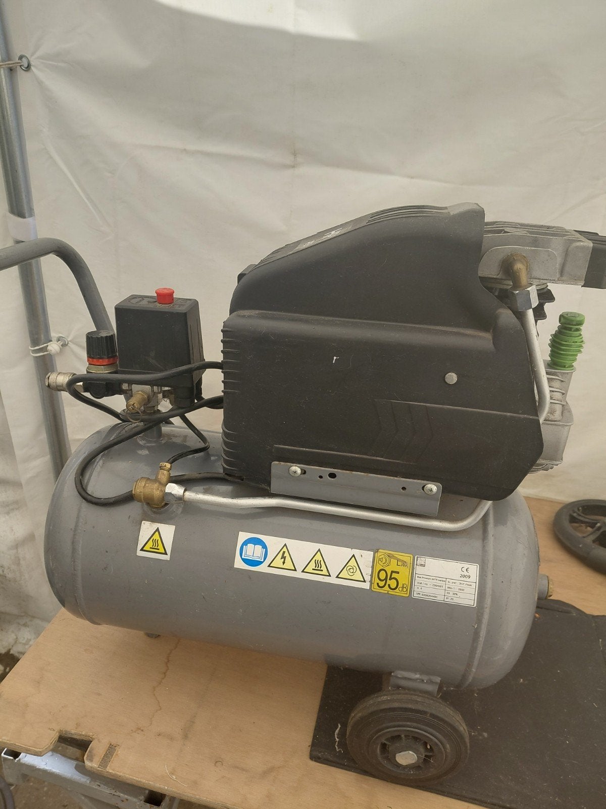 Compressor 24 L,vermogen2pk,oliegesmeerd, Ophalen
