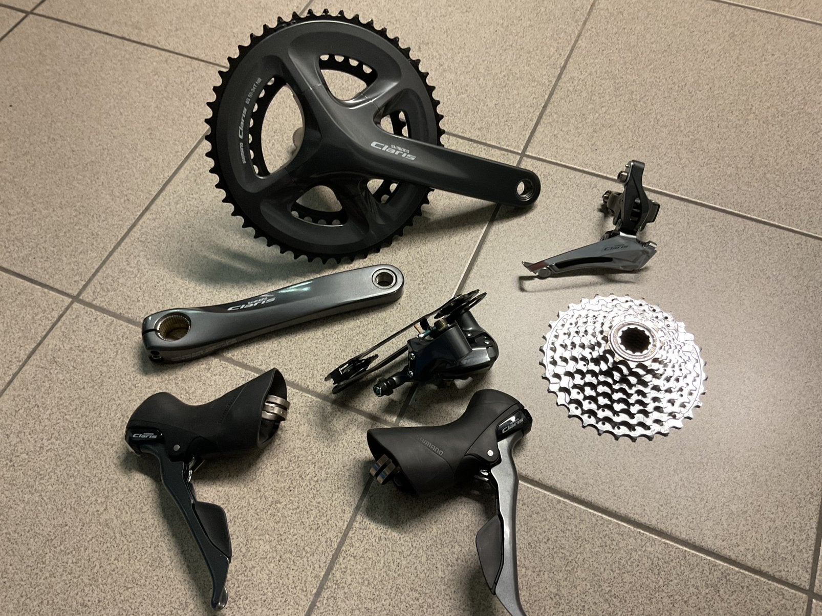 Nouveau groupe Shimano Claris 2 x 8 vitesses. Manivell, Enlèvement ou Envoi, Neuf, Racefiets, Freins