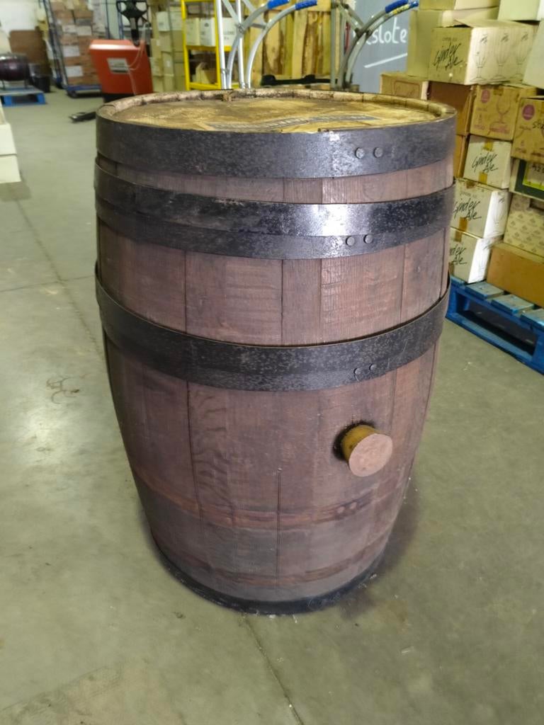 Groot oud houten vat, Ophalen