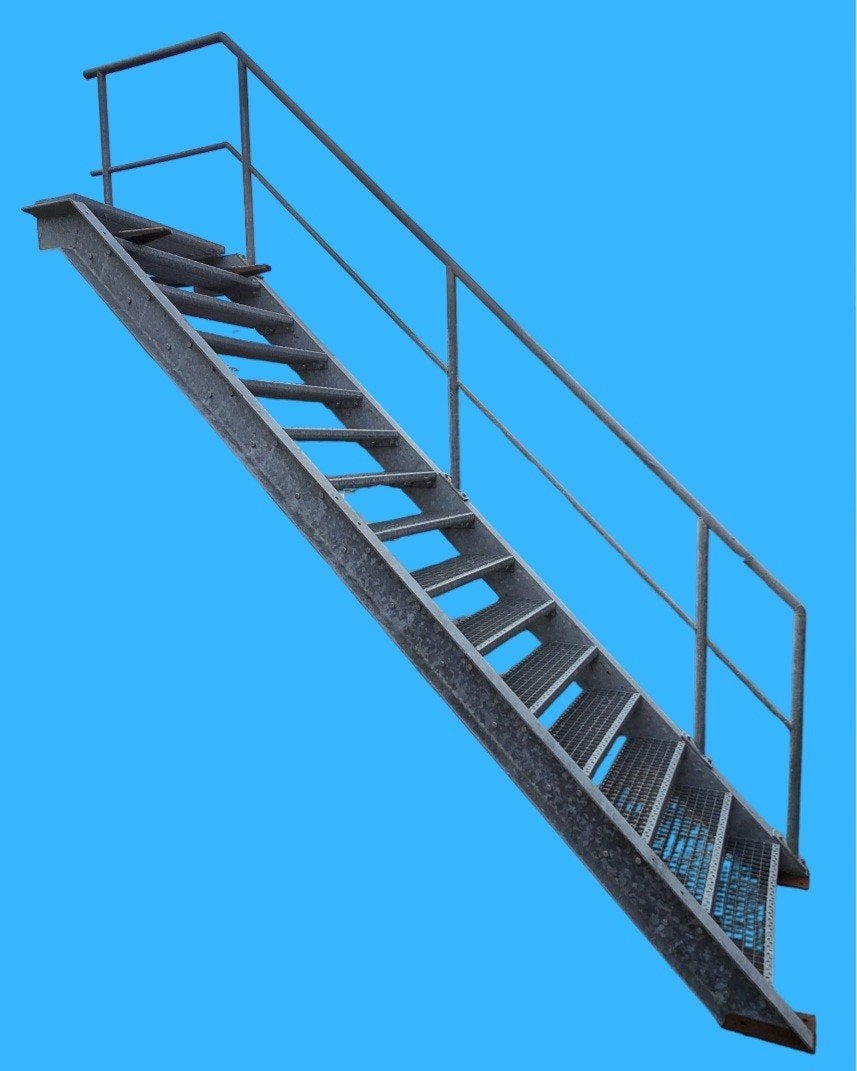 Stalen trap verzinkt, gegalvaniseerd. Hoogte 272cm of hoger., Doe-het-zelf en Bouw, Ophalen, Gebruikt