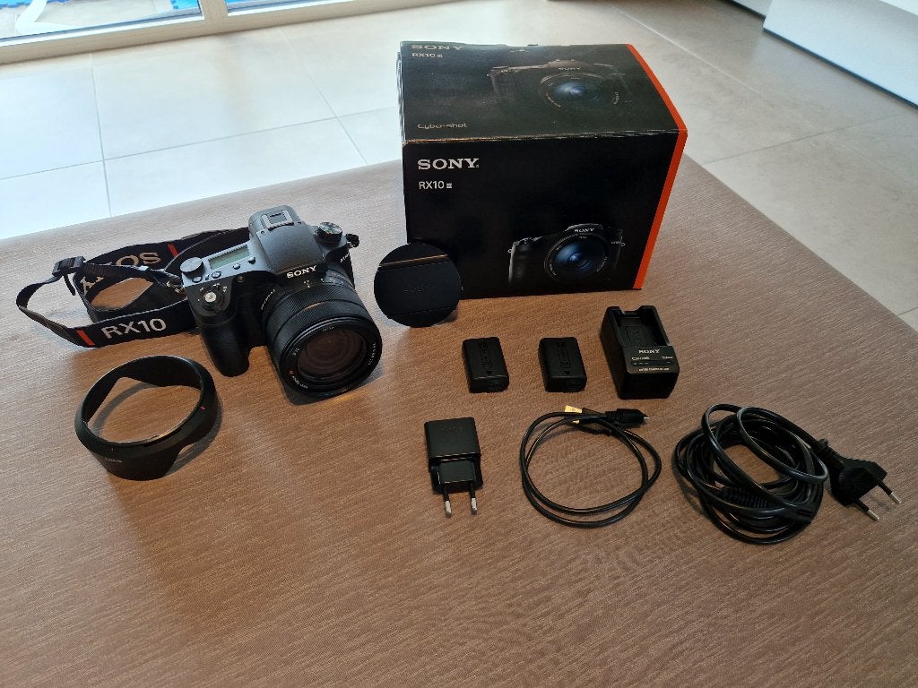 Sony RX10 III - comme neuf + chargeur & 2 batteries, Appareil photo bridge, 20 mégapixels, Comme neuf, Enlèvement