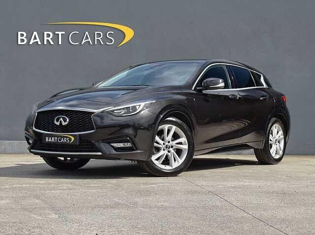 Infiniti Q30 1.6 Turbo Pure Verwarmde zetels, parkeer camera, Auto's, Automaat, 114 kW, Zwart, 1595 cc