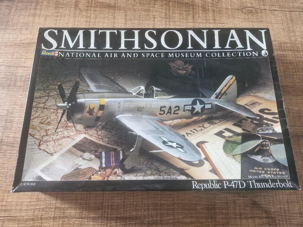 Revell 1/32 Smithsonian Republic P-47D Thunderbolt, Revell, Ophalen of Verzenden, Zo goed als nieuw, Groter dan 1:72