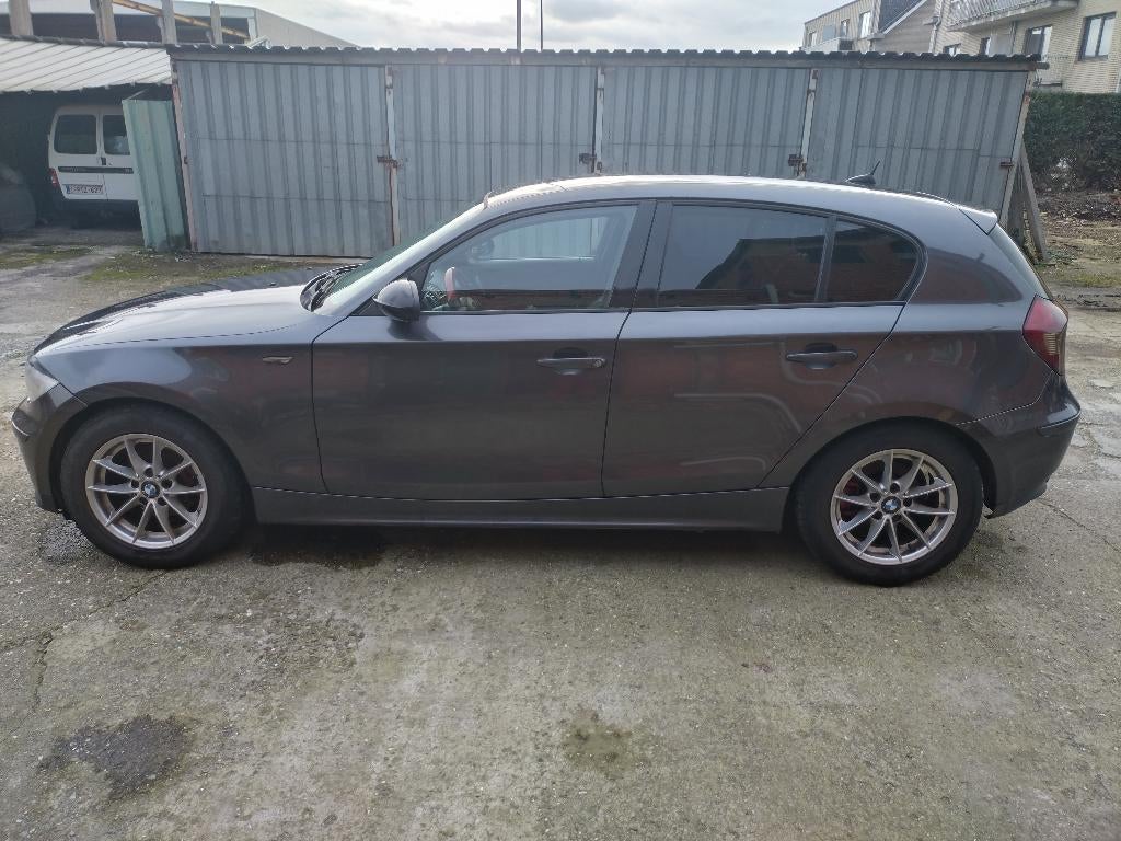 bmw 116i, Auto's, BMW, 1596 cc, 1280 kg, Zwart, 4 cilinders