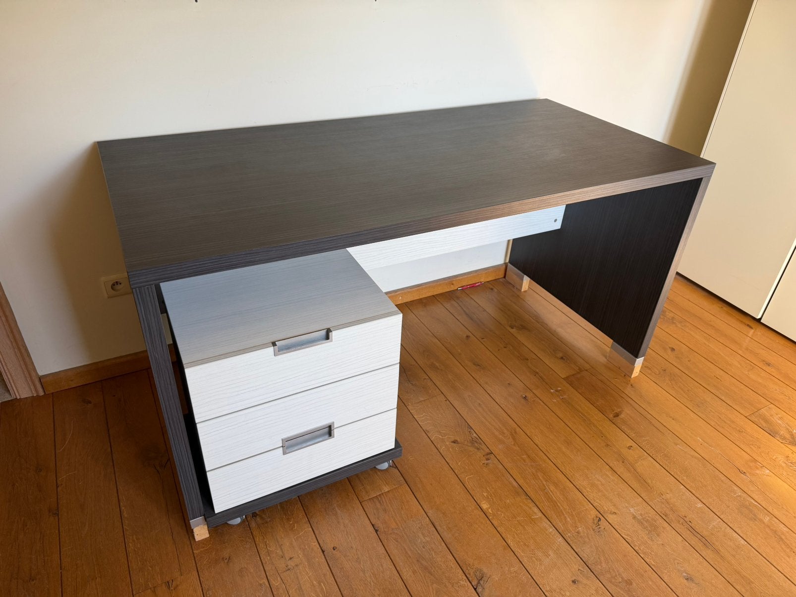 Bureau met bijhorend ladekastje, Ophalen, 160 cm, Bruin, Zo goed als nieuw