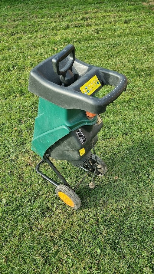 Broyeur de végétaux électrique, Enlèvement, Utilisé, Électrique, ELEM Garden Techinc