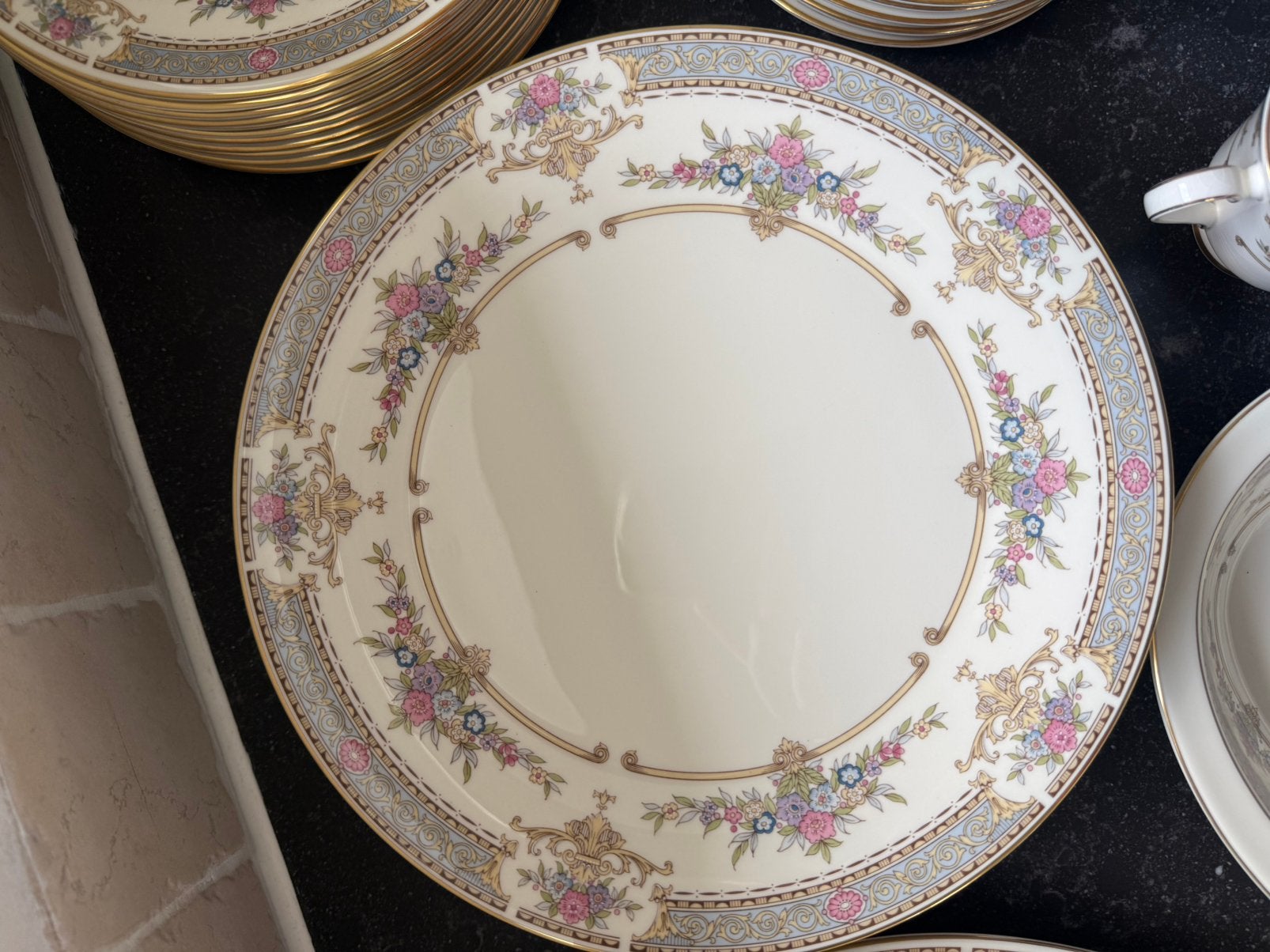 Service Minton Persian Rose 82 pieces, Maison & Meubles, Enlèvement, Porcelaine, Service complet