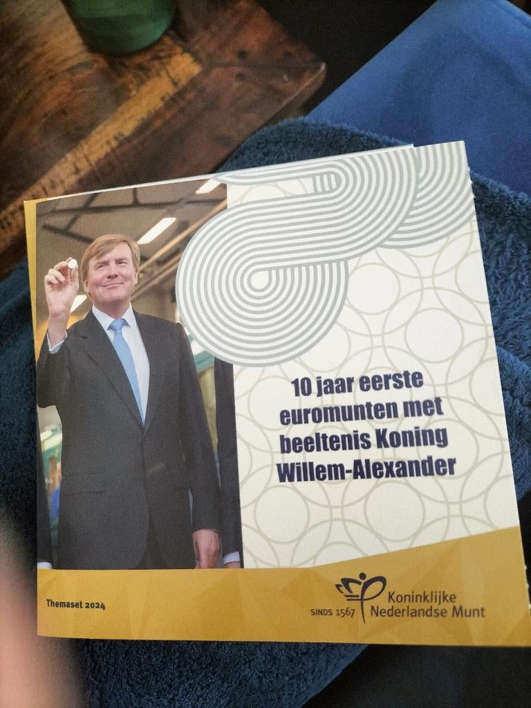 Coffret de pièces KNM 2024 10 ans représentant le roi Willem, Envoi
