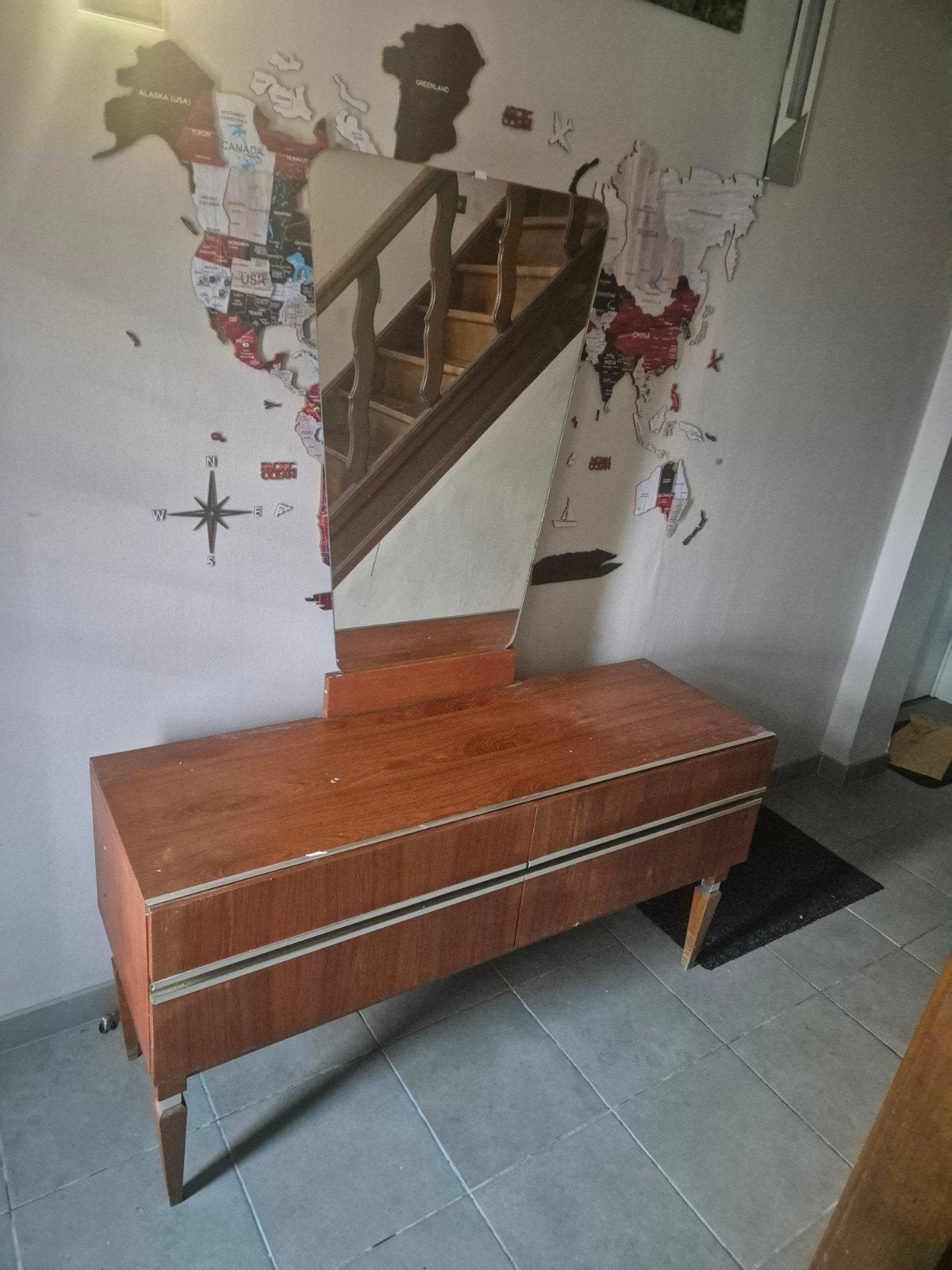 Buffet des années 1960 avec miroir, 25 à 50 cm, 100 à 150 cm, Enlèvement, Utilisé