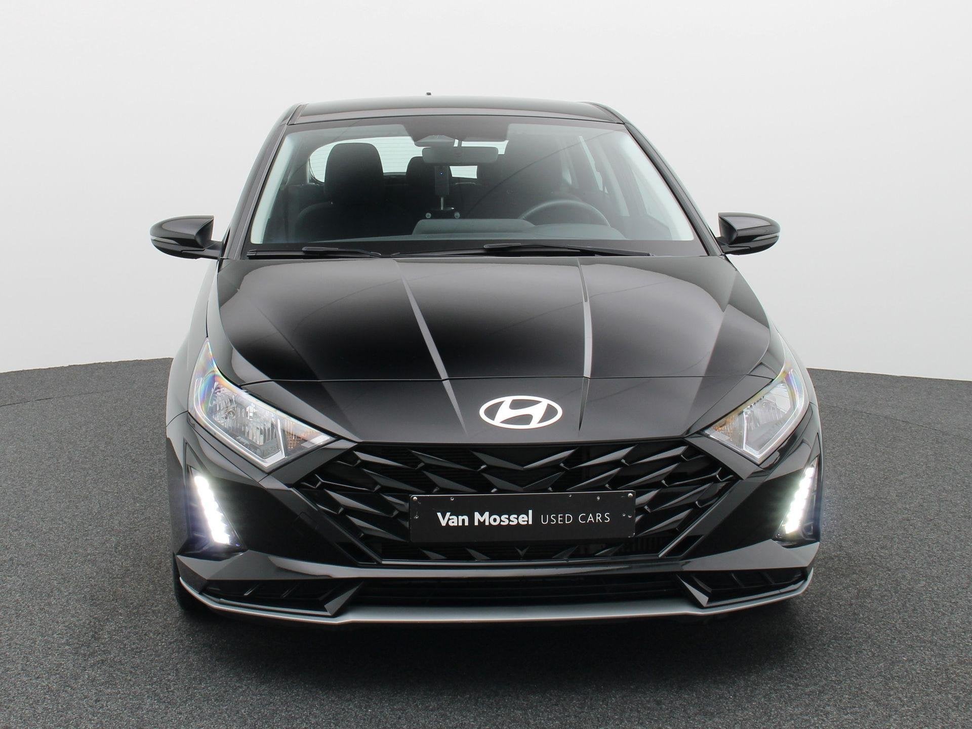Hyundai i20 1.0 T-GDi 48V 7-DCT 74kW Techno, Dealer onderhouden, Gebruikt, Zwart, Bedrijf