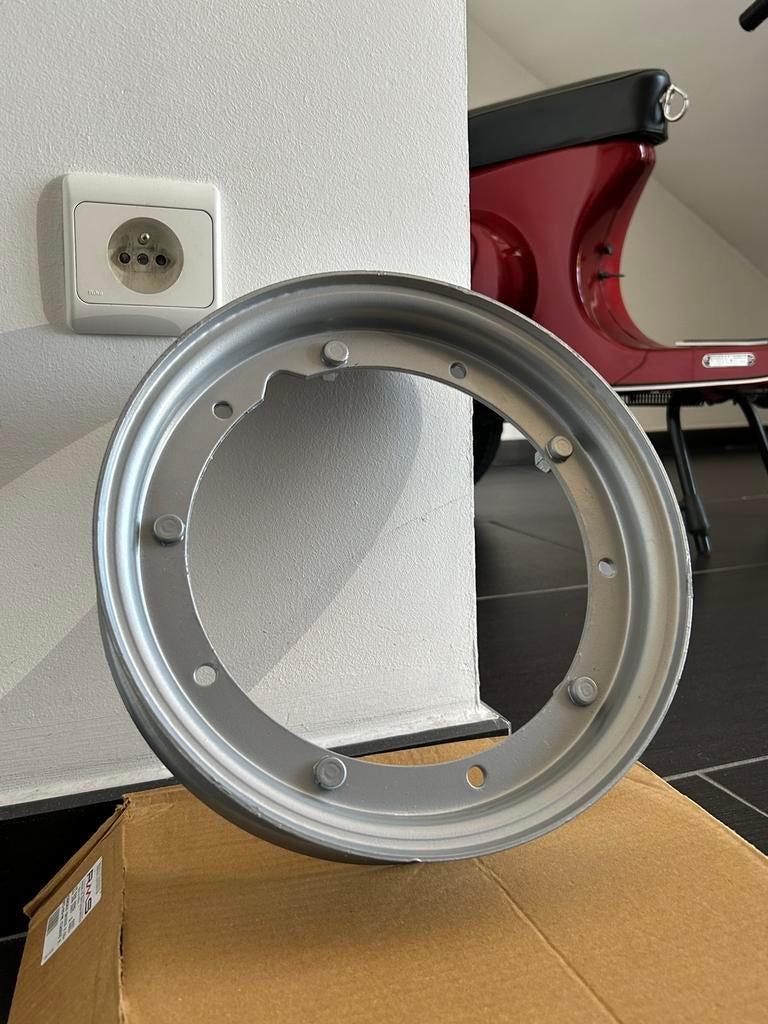 Nieuwe Vespa 10 inch velg, Motoren, Ophalen of Verzenden, Nieuw