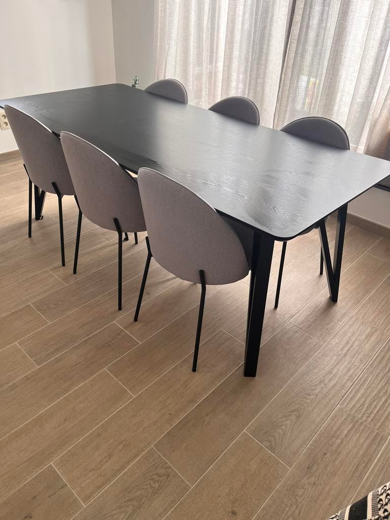 Eettafel (Overstock), Ophalen, Zo goed als nieuw