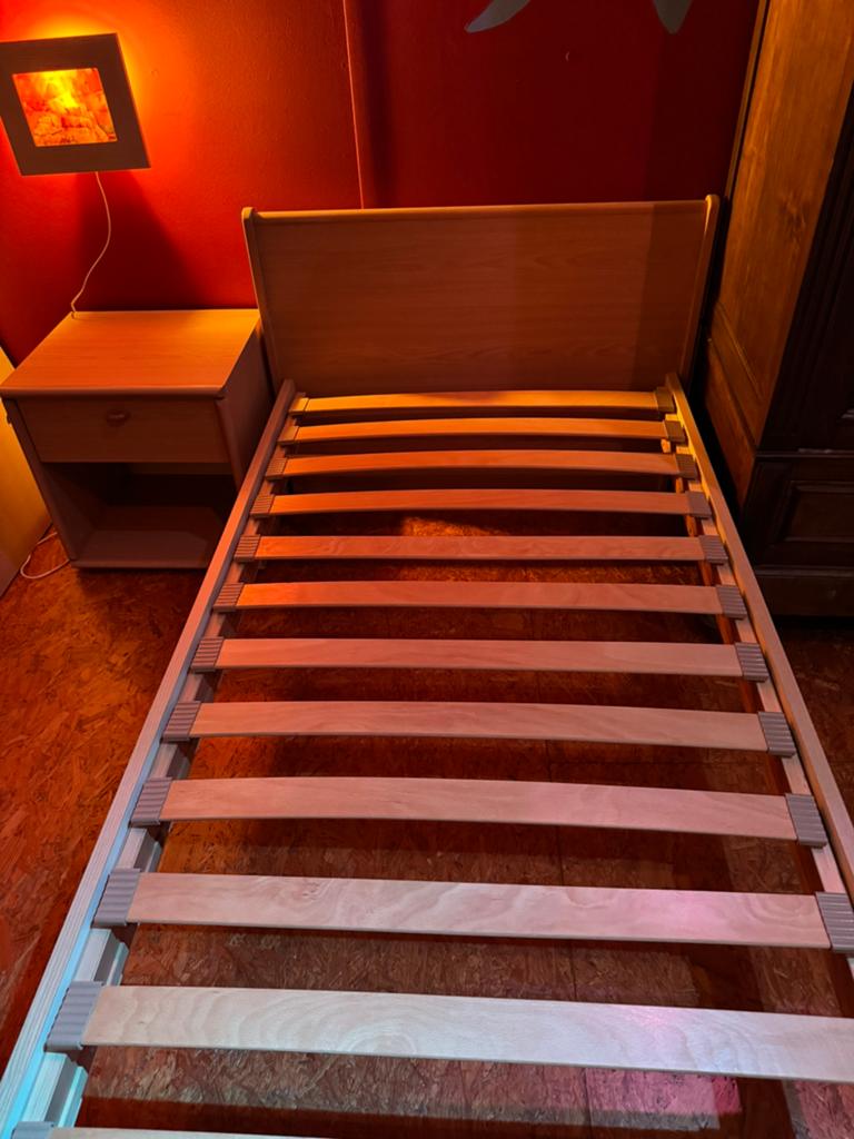 1 pers bed, Huis en Inrichting, Slaapkamer | Bedden, Ophalen, Eenpersoons, Beige, Hout