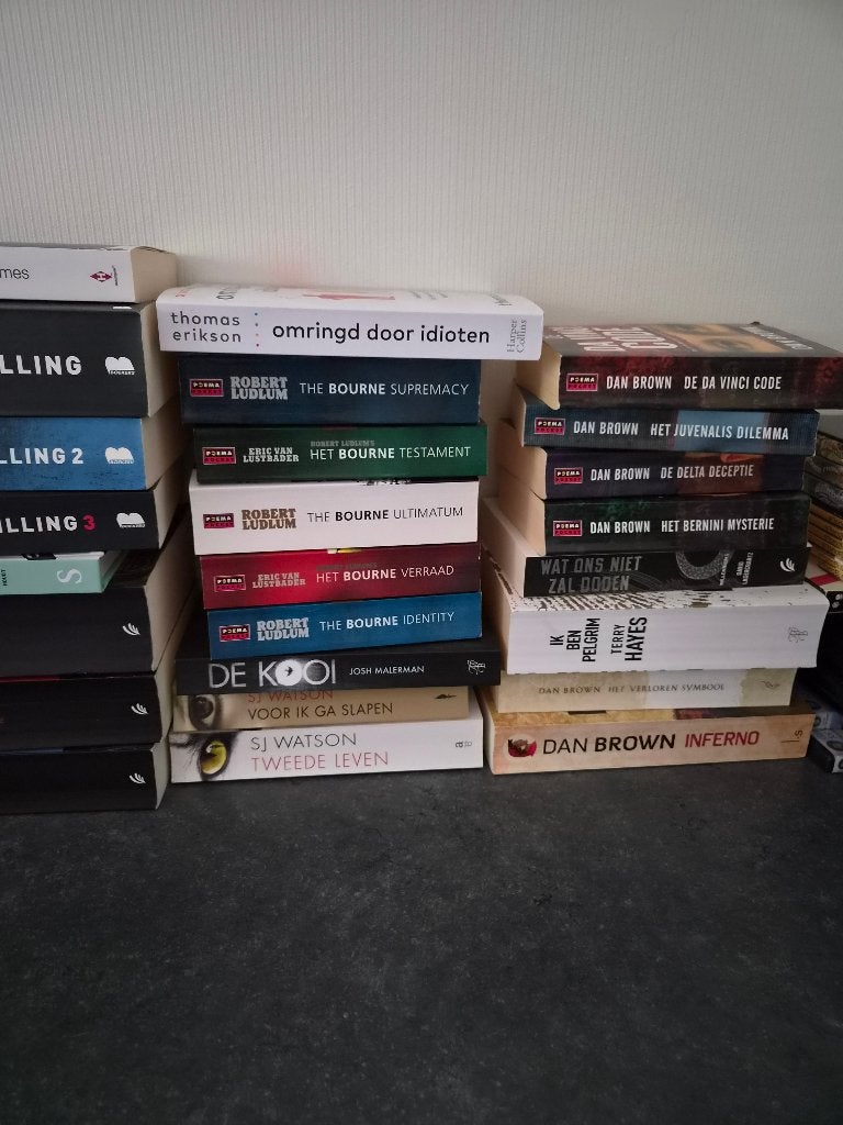 Detectives   €3 per boek, Ophalen, Gelezen, Verschillende auteurs