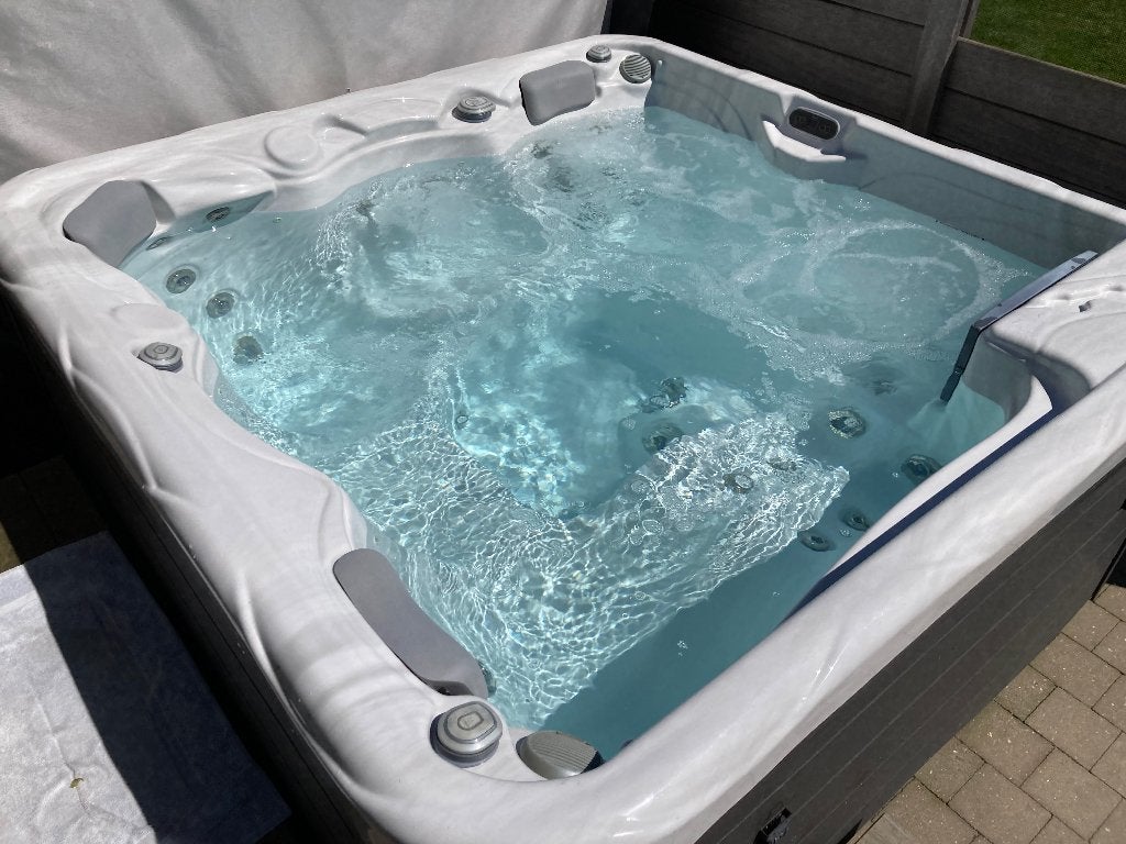 Jacuzzi, Tuin en Terras, Bubbelbaden en Hottubs, Ophalen, Zo goed als nieuw, Filter, Vast