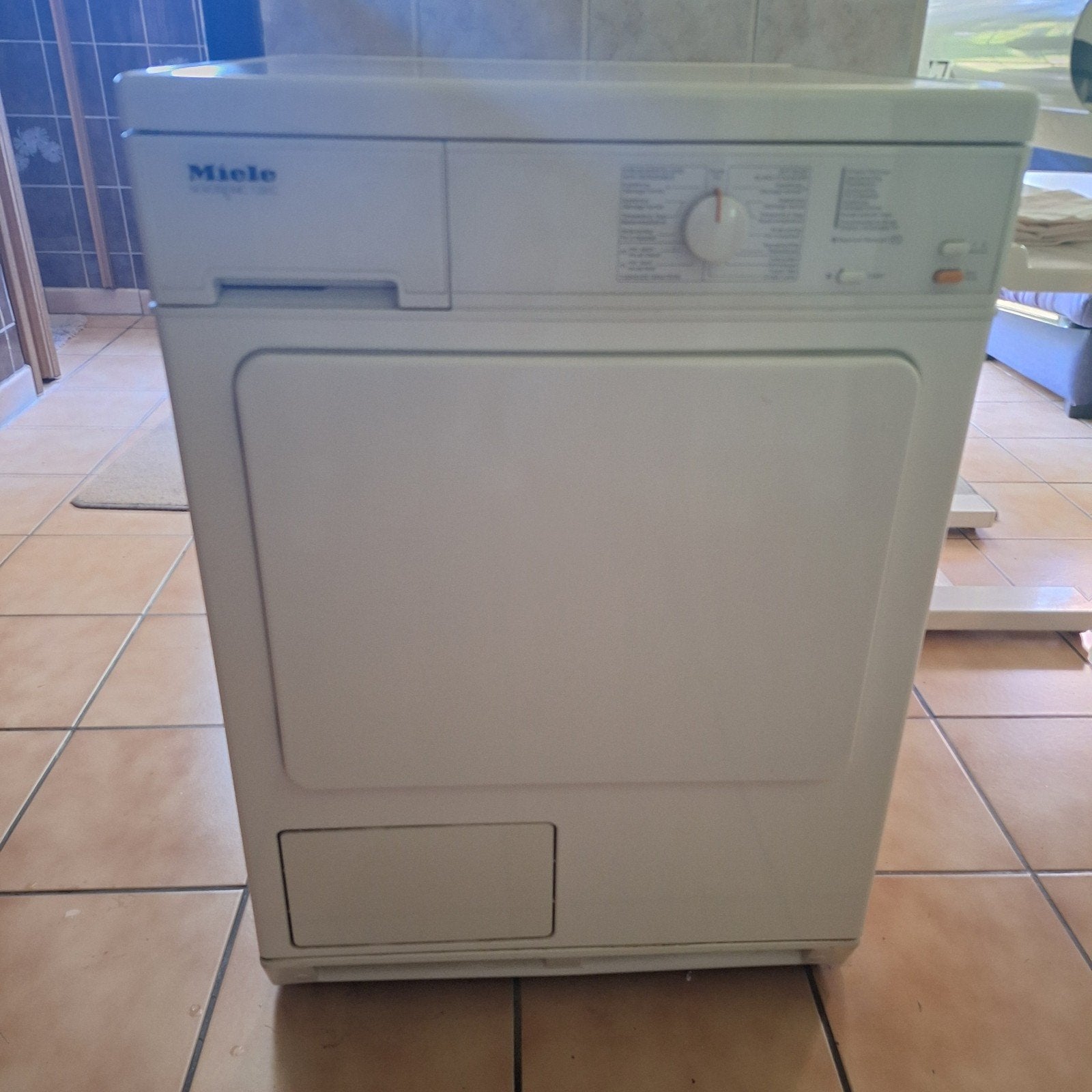 Droogkast Miele B: 60cm. H: 85cm D: 60cm, Elektronische apparatuur, Ophalen, Gebruikt, 4 tot 6 kg, Voorlader