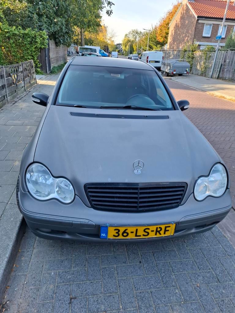 Mercedes-Benz C-Klasse 2.2 CDI C220 Sedan AUT 2003 Grijs, Autos, Argent ou Gris, Achat, 1445 kg, Automatique