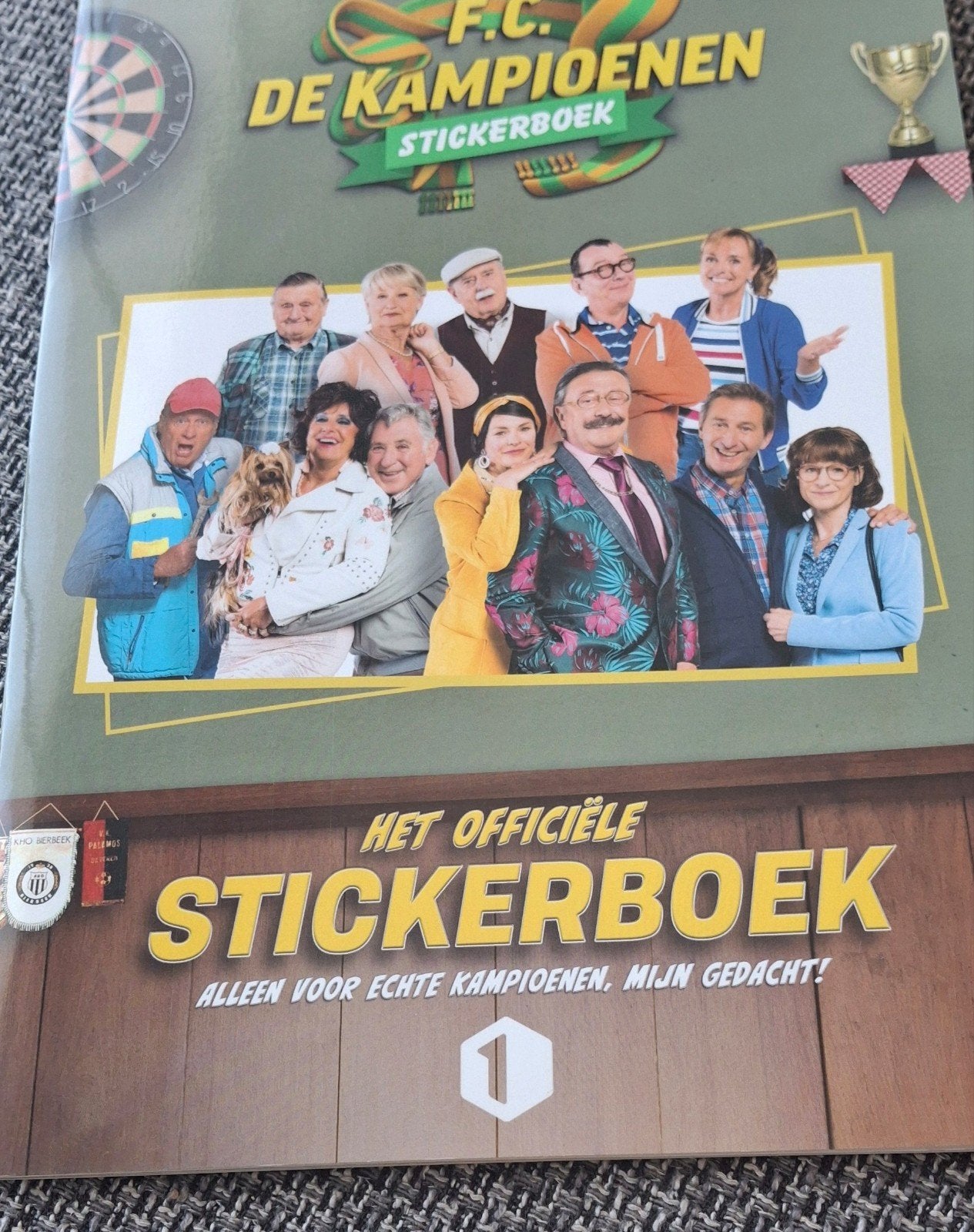 Volledige stickerboek FC De Kampioenen 2021, Ophalen of Verzenden, Zo goed als nieuw, Tv, Overige typen