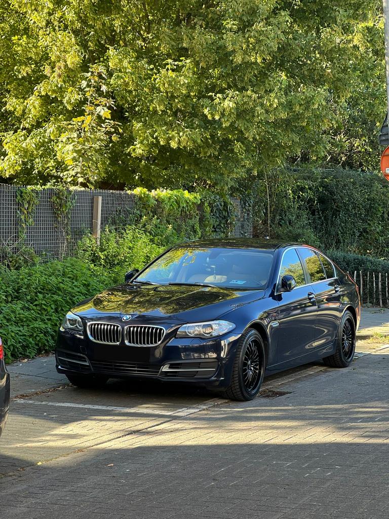 BMW F10 518d Euro 6B 2016, Auto's, BMW, Automaat, Achterwielaandrijving, 4 cilinders, Zwart