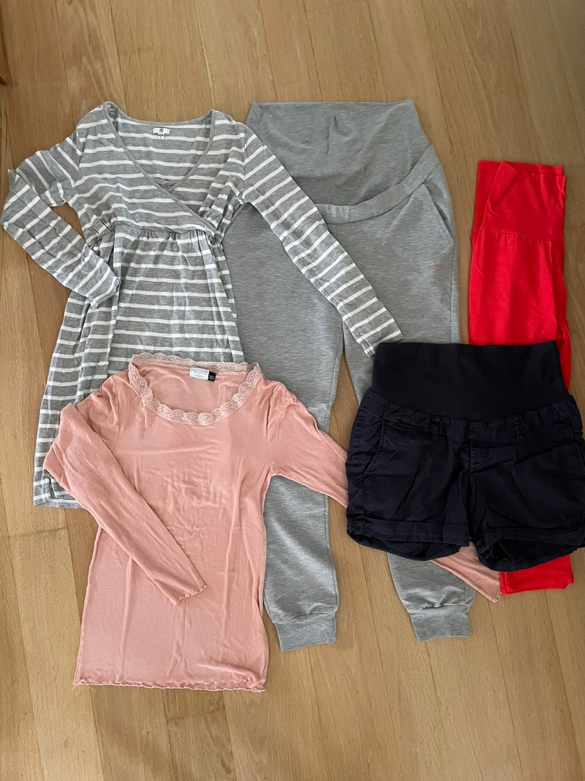 Pakket zwangerschapskledij maat S-M, Gris, Enlèvement ou Envoi, Taille 36 (S), Comme neuf