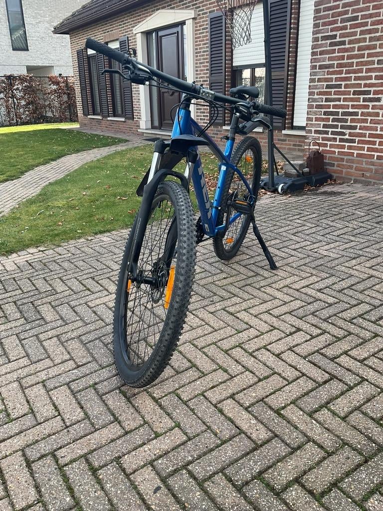 Comme le nouveau vélo bleu de Trek, Enlèvement