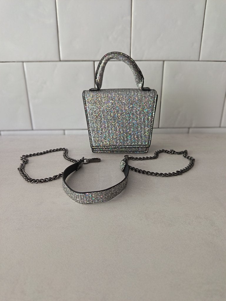 Elegante glanzende zilveren avondtas, Ophalen of Verzenden, Zo goed als nieuw, Grijs