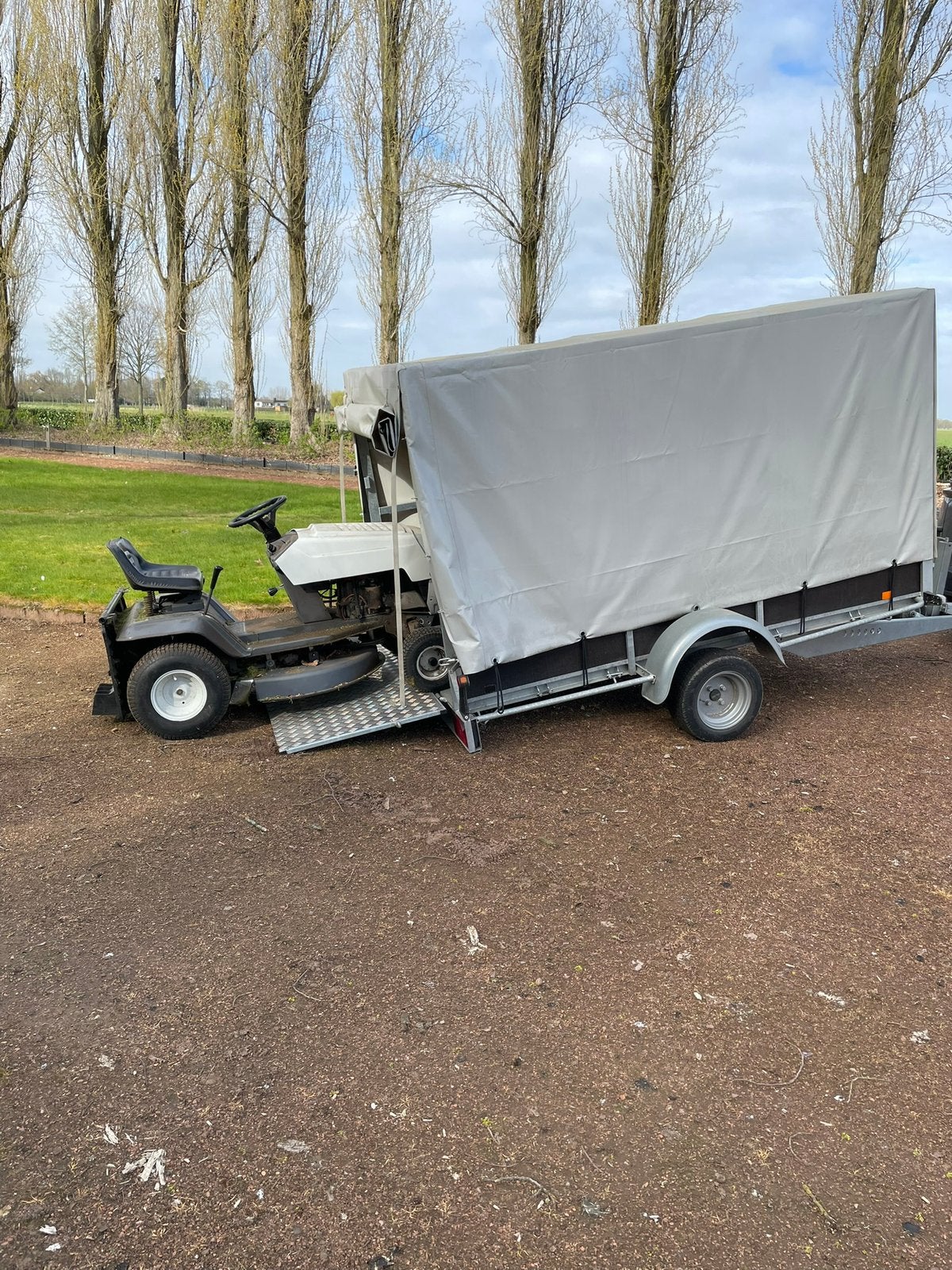 Benne basculante/non freinée/750 kg avec auvent, Enlèvement, Comme neuf