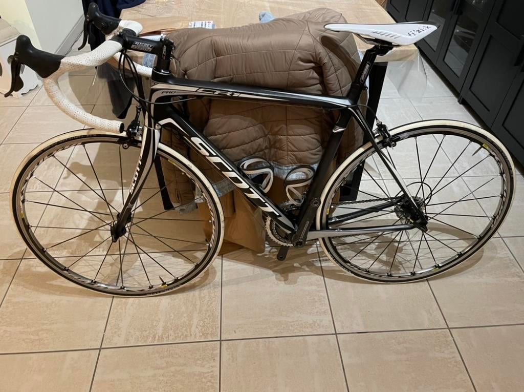 Vélo de course (route) scott full carbon en bon état, Neuf, Autres marques, Enlèvement, Hommes