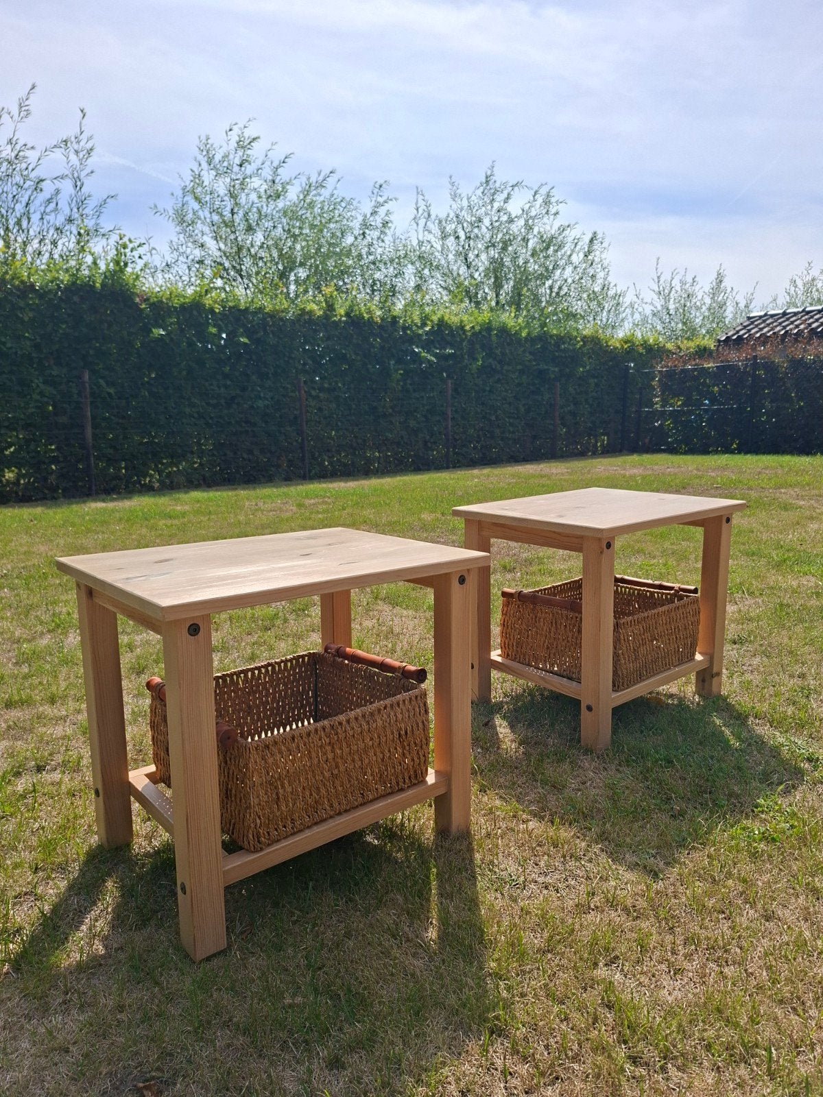 twee houten nachtkastjes met mandjes, Ophalen, Gebruikt, Minder dan 45 cm, 55 tot 70 cm