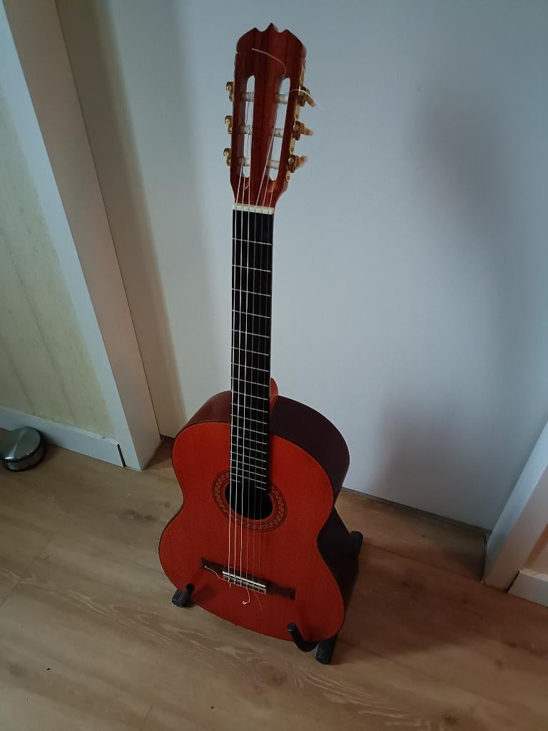 Klassieke gitaar Suzuki G200, Muziek en Instrumenten, Snaarinstrumenten | Gitaren | Akoestisch, Ophalen, Zo goed als nieuw