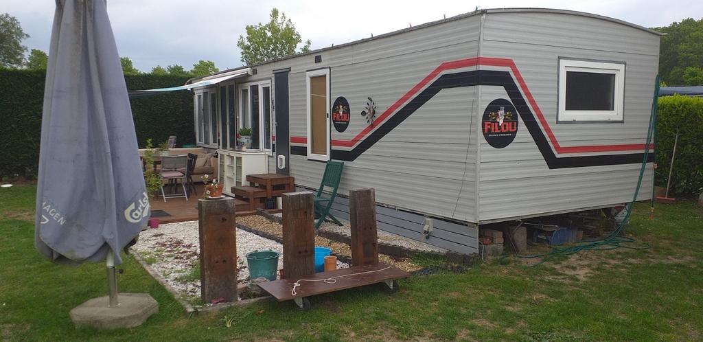 Gratis stacaravan wegens stop camperen, Caravans en Kamperen, Particulier, Luifel